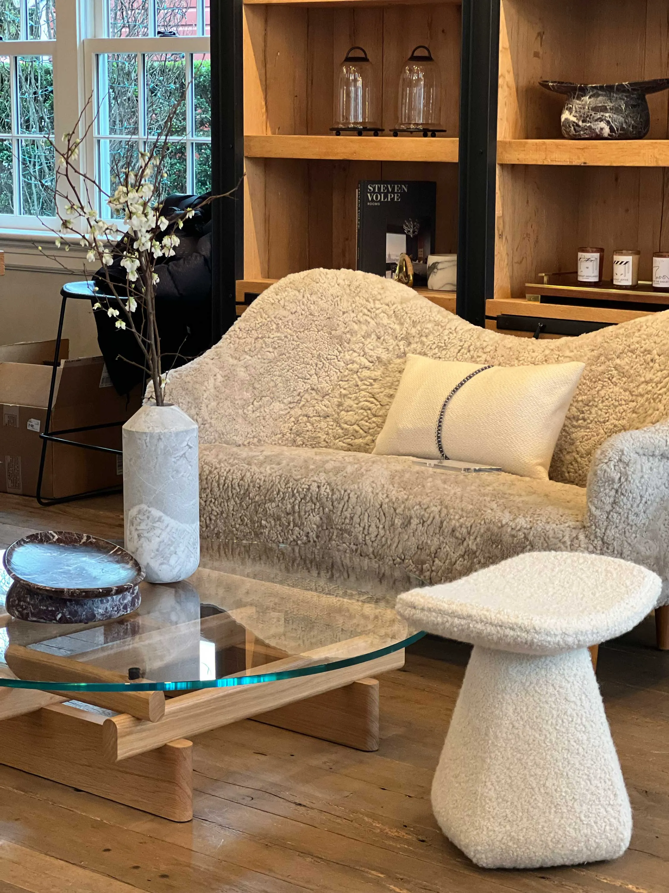 564 Sengu Round Coffee Table by with Clear Glass Top and Natural Oak Base Cassina