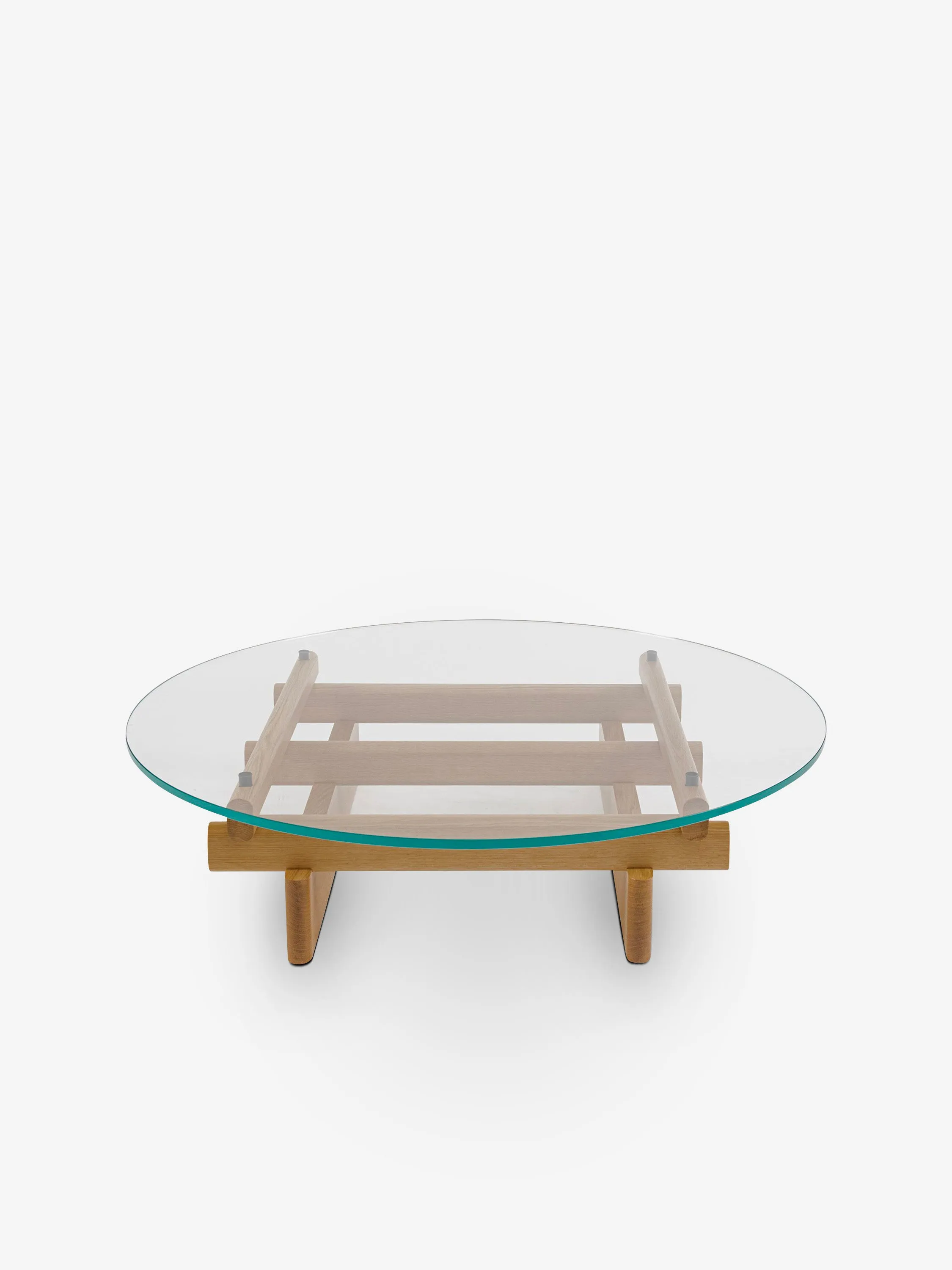 564 Sengu Round Coffee Table by with Clear Glass Top and Natural Oak Base Cassina