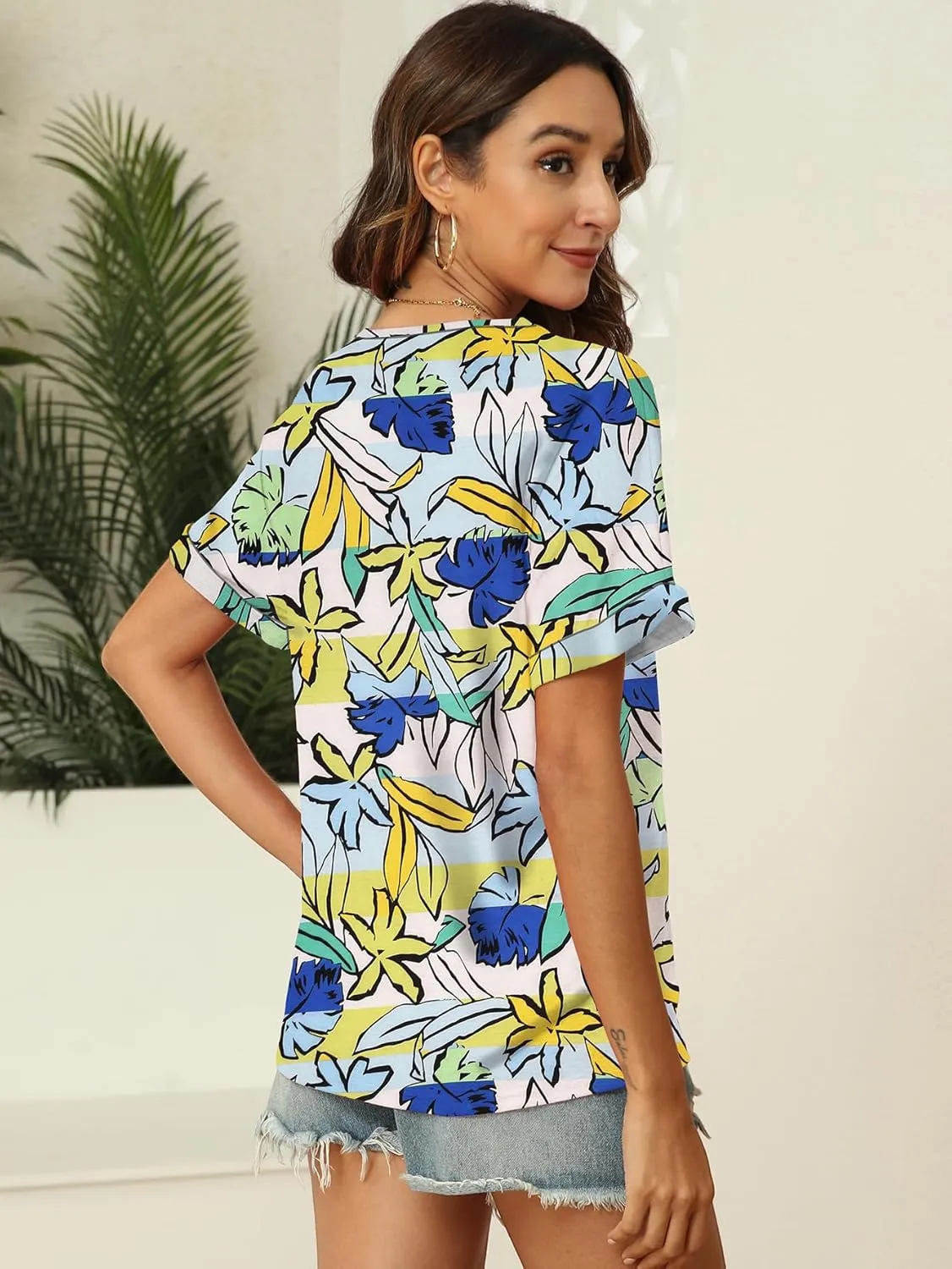 T Shirts Short Sleeve V Neck Tees Womens Tops Beach Vacation Fashion Clothes 2025 Casual Summer Spring Outfits